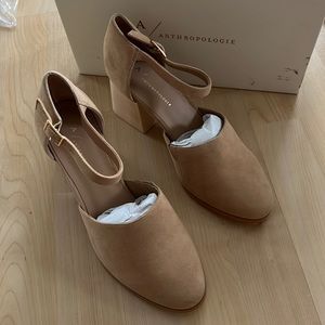 new with box anthropologie size 10closed toed heels in light suede